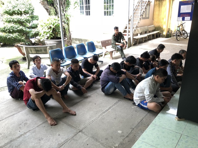 Nổ súng trấn áp vụ hỗn chiến kinh hoàng trong đêm - 3 Hung khí và các đối tượng bị tạm giữ.