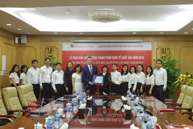 Agribank nhận giải Chất lượng thanh toán xuất sắc năm 2018 do Ngân hàng J.P.Morgan trao tặng - 1 Agribank nhận giải Chất lượng thanh toán xuất sắc năm 2018 do Ngân hàng J.P.Morgan trao tặng - 1