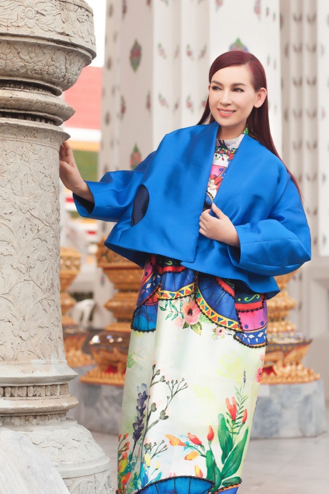 Phi Nhung choáng ngợp trước ngôi chùa lớn nhất Thái Lan, mặc áo bà ba đi chợ nổi - 14 Phi Nhung choáng ngợp trước ngôi chùa lớn nhất Thái Lan, mặc áo bà ba đi chợ nổi - 14