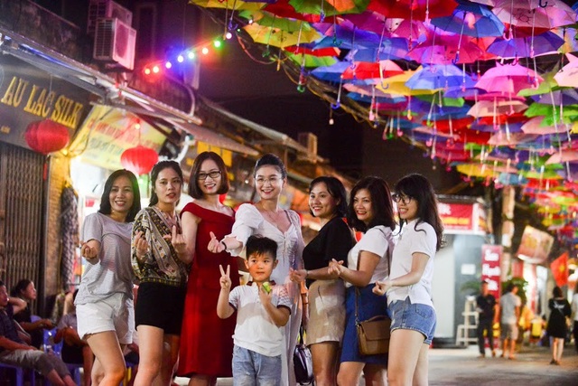 Choáng ngợp với con đường rực rỡ sắc màu được ví như “Hội An thứ 2” ở Hà Nội - 9 Vẻ đẹp của làng nghề được nhiều người ví như “Hội An thứ 2 ở Hà Nội”