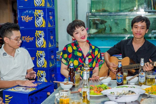 Chỉ ngẫu hứng nhưng đây mới là version "Mình yêu từ bao giờ" đỉnh nhất của Miu Lê - 5
Quả thực tiết mục “ngẫu hứng vỉa hè” của Miu Lê đã làm fan hâm mộ mê như điếu đổ!