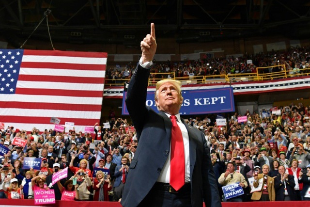 Bầu cử giữa kỳ khó lay chuyển sự cứng rắn của ông Trump với Trung Quốc - 2
Ông Trump dự sự kiện vận động bầu cử tại Tennessee hôm 4/11. (Ảnh: AFP)