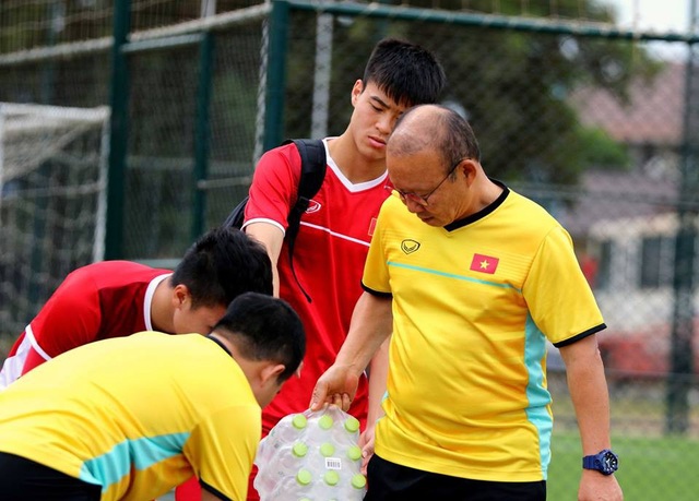 Đội tuyển Việt Nam sau trận thắng Lào: Giấu bài triệt để, chờ đấu Malaysia - 13 Đội tuyển Việt Nam sau trận thắng Lào: Giấu bài triệt để, chờ đấu Malaysia - 13