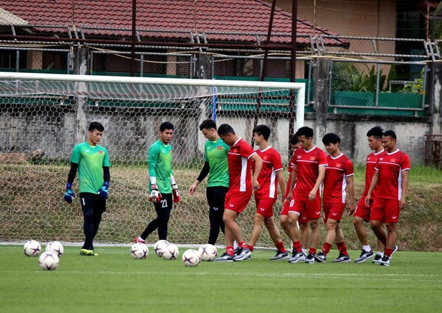 Đội tuyển Việt Nam sau trận thắng Lào: Giấu bài triệt để, chờ đấu Malaysia - 4 Đội tuyển Việt Nam sau trận thắng Lào: Giấu bài triệt để, chờ đấu Malaysia - 4
