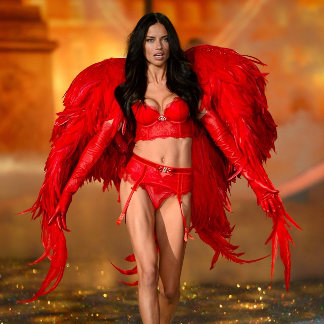 Adriana Lima giã từ đôi cánh thiên thần - 9
Tôi đã không thay đổi suy nghĩ quá nhiều về vẻ đẹp kể từ khi tôi 18 tuổi - điều quan trọng là phải chăm sóc bản thân