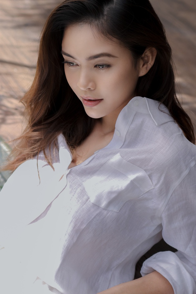 Chán hở bạo, Mâu Thủy diện đồ trong veo vẫn gợi cảm khó cưỡng - 11 Ngay sau khi đăng tải, bộ ảnh nhận được lượt thích và chia sẻ nhiệt tình từ người hâm mộ.