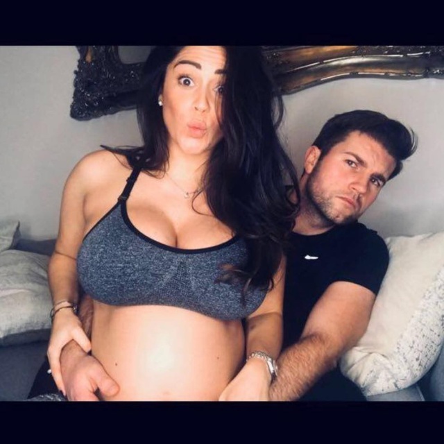 Casey Batchelor đẹp đôi bên bạn trai - 7
Cô chia sẻ hình ảnh ngọt ngào bên bạn trai