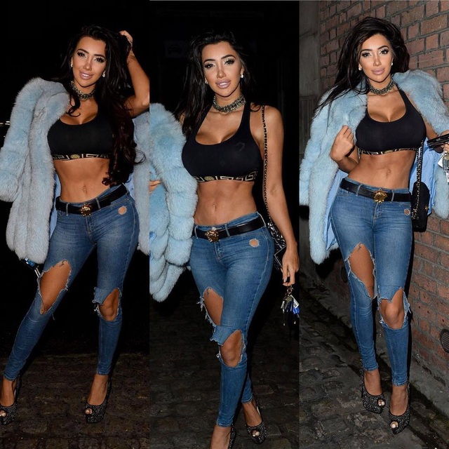 Chloe Khan khoe ngực khủng giữa trời đông giá - 4
Chloe Khan là một trong những người đẹp nghiện dao kéo của xứ sương mù