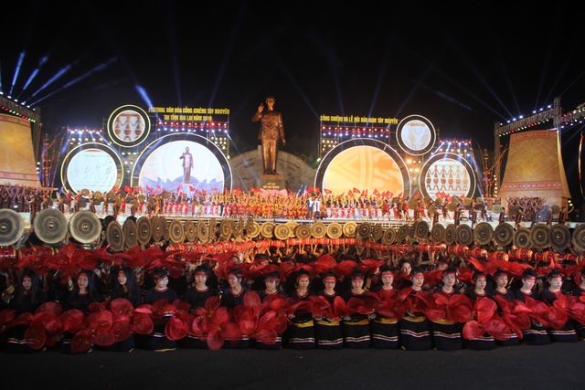 Lễ hội đường phố Festival văn hóa Cồng Chiêng Tây Nguyên: Không gian văn hóa hội tụ - 9 Buổi Khai mạc được tổ chức hoành tráng