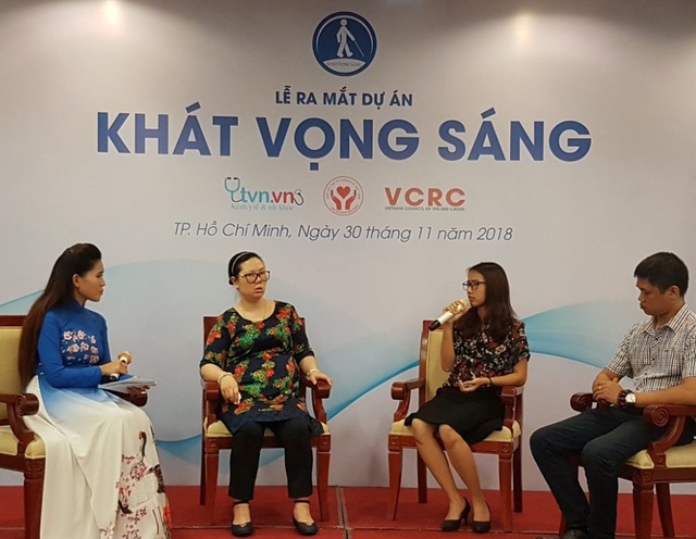Hãy nhắm mắt và mở lòng - 2 Ông Nguyễn Hữu Hoàng, chị Nguyễn Trần Thùy Dương và chị Lê Dương Thể Hạnh chia sẻ tại lễ ra mắt dự án Khát vọng sáng