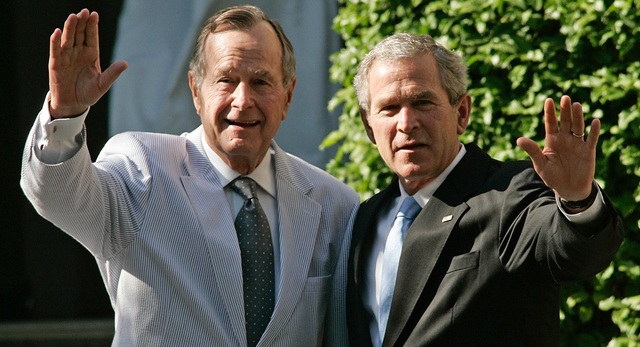 Cựu Tổng thống Mỹ George H.W. Bush qua đời - 2
Cựu Tổng thống George H.W. Bush và con trai - cựu Tổng thống George W. Bush. (Ảnh: Getty)