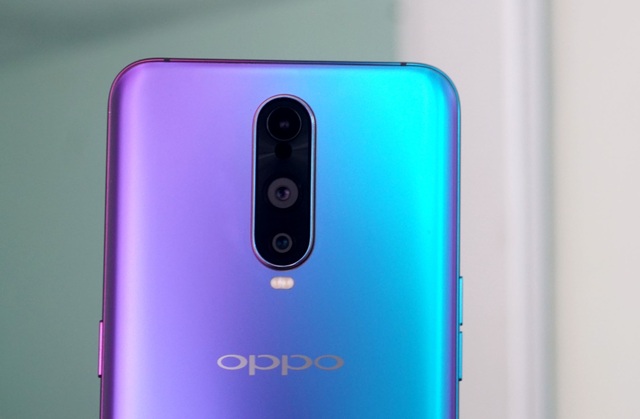 Đập hộp Oppo R17 giá gần 17 triệu đồng tại Việt Nam - 2