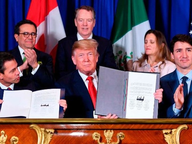 Hội nghị G20 gay cấn nhất thập niên - 1
Từ trái sang: Tổng thống Mexico Enrique Peña Nieto, Tổng thống Mỹ Donald Trump, Thủ tướng Canada Justin Trudeau trong lễ ký thỏa thuận thương mại mới thay thế NAFTA tại Argentina ngày 30-11. Ảnh: CNN