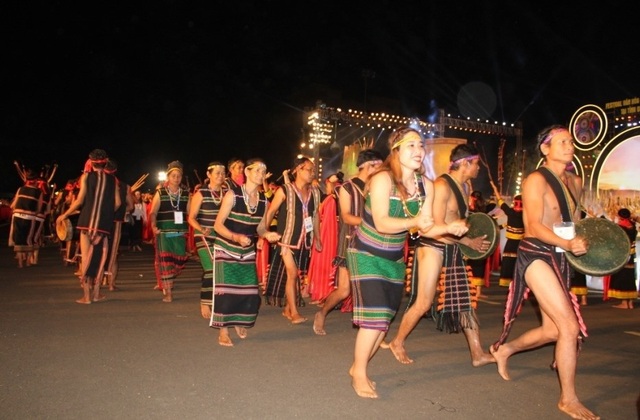 Rực rỡ sắc màu Festival văn hóa cồng chiêng Tây Nguyên - 3 Rực rỡ sắc màu Festival văn hóa cồng chiêng Tây Nguyên - 3
