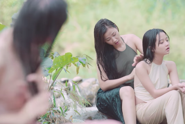 Maya tiết lộ cảnh “nóng” “trần trụi” và nụ hôn đồng tính đầu tiên trong cuộc đời - 3 Maya yêu kiều và quyến rũ trong vai vợ hai Xuân - một người phụ nữ luôn tìm kiếm sự giải thoát và tự do bằng những cuộc hẹn hò bị cấm đoán.