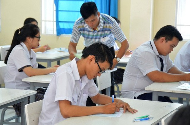 Tỉ lệ tốt nghiệp THPT 2019 sẽ giảm mức nào? - 1
Thí sinh dự thi THPT quốc gia 2018 tại TPHCM. (Ảnh: Tấn Thạnh)