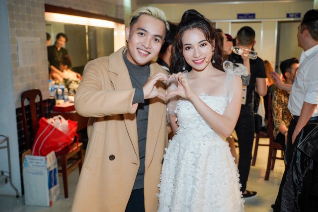 V.O.X mang hit Người thứ ba đến khán giả miền Tây - 3 V.O.X mang hit Người thứ ba đến khán giả miền Tây - 3