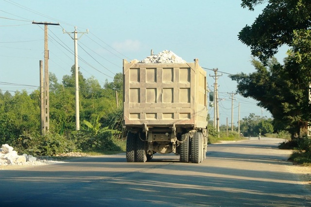 Ninh Bình: Đoàn xe “siêu tải” lao vun vút trên đường khiến người dân… khiếp sợ! - 13 Ninh Bình: Đoàn xe “siêu tải” lao vun vút trên đường khiến người dân… khiếp sợ! - 13