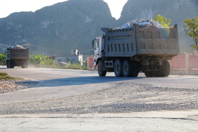 Ninh Bình: Đoàn xe “siêu tải” lao vun vút trên đường khiến người dân… khiếp sợ! - 11 Ninh Bình: Đoàn xe “siêu tải” lao vun vút trên đường khiến người dân… khiếp sợ! - 11