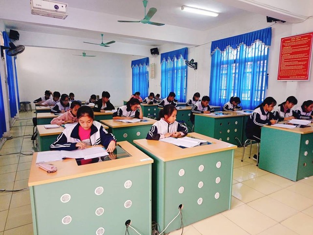 Cuộc thi “IELTS Circle of Champions 2018” chính thức bước vào vòng chung kết toàn quốc - 4
Các thí sinh nghiêm túc làm bài trong phòng thi.