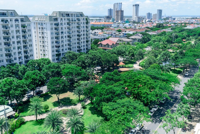 Người Sài Gòn đi tìm không gian sống xanh - 4 Để thu hút càng nhiều hơn cư dân ra khỏi 4 bức tường nhà, các mảng xanh ở PMH không chỉ phát triển về diện tích mà còn đầu tư nhiều vào các điểm đặc sắc, mang giá trị biểu trưng như khu Hồ Bán Nguyệt, khu Kênh Đào, Khu Nam Viên…