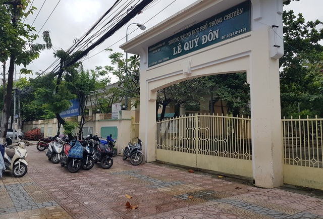 Nha Trang bất ngờ muốn sử dụng trường Lê Quý Đôn nằm ở “đất vàng” - 1 Trường THPT Chuyên Lê Quý Đôn (TP Nha Trang) nằm ở khu “đất vàng” giữa trung tâm TP Nha Trang đóng cửa im lìm, ngày 13/12