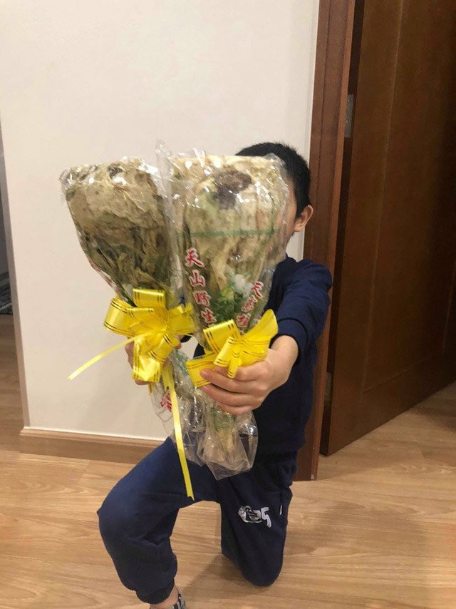 Cận cảnh bông hoa không dưới 5 triệu đồng đang được dân chơi Việt săn lùng - 15
Tại Trung Quốc, người dân coi đây là loài hoa được kết tinh từ trời và đất; Gió và mây; Núi đá và tuyết.