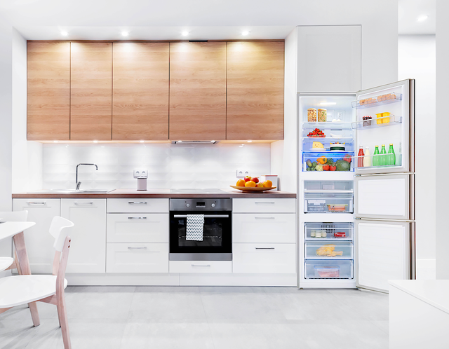 Làm cách nào để tiết kiệm điện cho tủ lạnh - 5 Không để tủ lạnh quá trống cũng đừng quá đầy