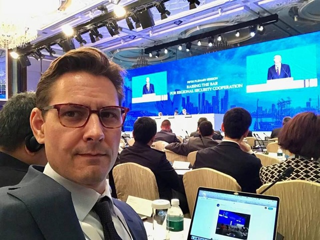 “Quân tốt” trên bàn cờ chính trị Mỹ - Trung trong vụ Huawei - 1
Cựu nhân viên ngoại giao Michael Kovrig (Ảnh: Reuters)