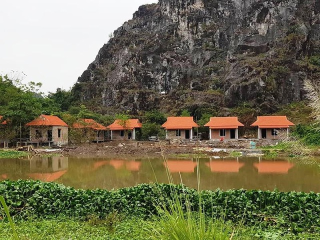 “Nóng” chuyện homestay trái phép trong vùng di sản Tràng An - 2 Homestay mọc lên như nấm sau mưa ở vùng di sản Tràng An, nhiều homestay xây dựng trái phép.