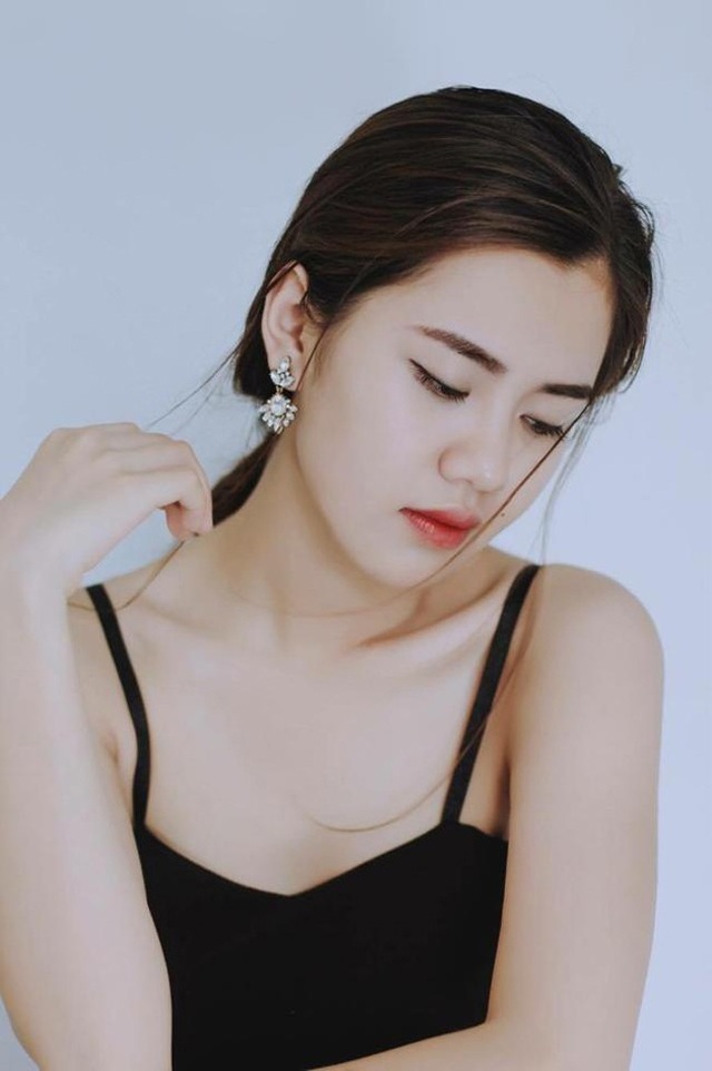 Quế Ngọc Hải, Nguyễn Tiến Linh xiêu lòng hai hot girl xinh nhất thành Vinh - 17
Thùy Phương được nhận xét là cô gái tài sắc vẹn toàn.