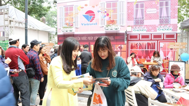 Trải nghiệm không gian nước Pháp giữa lòng Hà Nội - Ảnh 5. Trải nghiệm không gian nước Pháp giữa lòng Hà Nội - Ảnh 5.