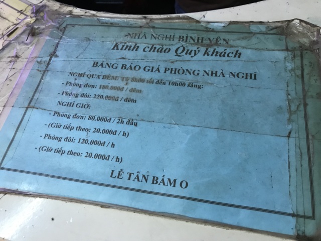 Nhà nghỉ quanh sân Mỹ Đình “cháy phòng", giá tiền triệu trước trận chung kết - 5 Báo giá tại một số nhà nghỉ gần sân vận động