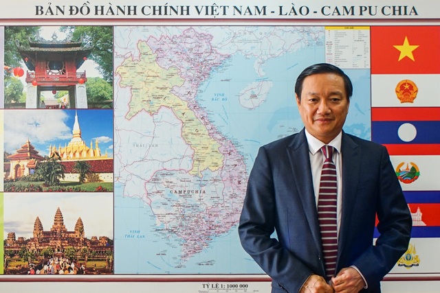 Thế giới biến động, quan hệ Việt Nam - Lào vẫn trước sau như một - 1 Đại sứ đặc mệnh toàn quyền Việt Nam tại Lào Nguyễn Bá Hùng