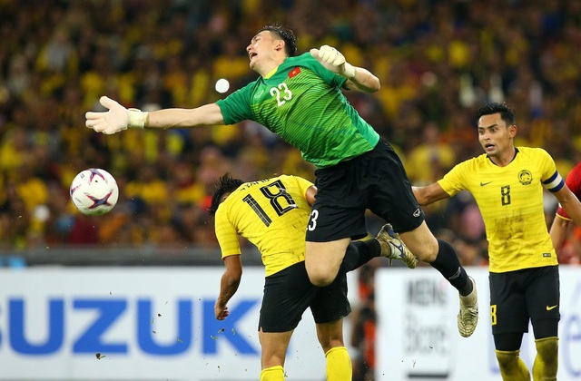 Đội hình tiêu biểu AFF Cup 2018: Việt Nam áp đảo - 1
Đặng Văn Lâm thi đấu chắc chắn trong khung gỗ của đội tuyển Việt Nam
