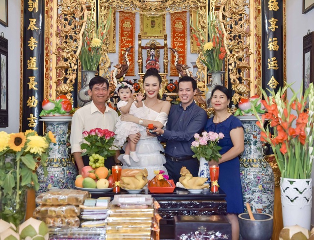 Hoa hậu đám cưới xa hoa với đại gia mía đường làm sinh nhật hoành tráng cho con - 7 Sang Lê thừa hưởng nét đẹp cũng như chiều cao của gia đình bên ngoại.