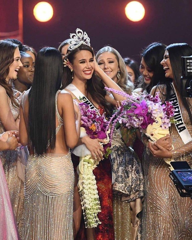 H'Hen Niê xuất sắc lọt top 5, người đẹp Philippines đăng quang Hoa hậu Hoàn vũ 2018 - 3 H'Hen Niê xuất sắc lọt top 5, người đẹp Philippines đăng quang Hoa hậu Hoàn vũ 2018 - 3