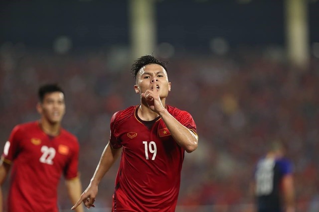 Đội hình tiêu biểu AFF Cup 2018: Việt Nam áp đảo - 3
Quang Hải được chọn là Cầu thủ xuất sắc nhất AFF Cup 2018