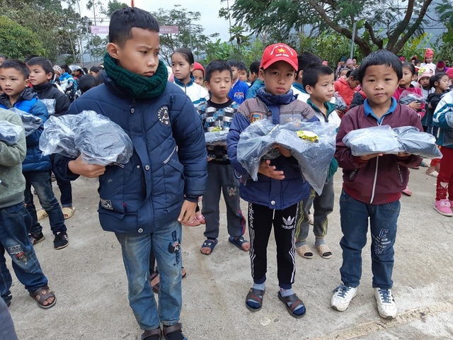 Khánh thành công trình phòng học Dân trí tại điểm trường bản Buốt, Sơn La - 17 Khánh thành công trình phòng học Dân trí tại điểm trường bản Buốt, Sơn La - 17