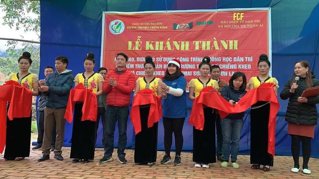 Khánh thành công trình phòng học Dân trí tại điểm trường bản Buốt, Sơn La - 7 Khánh thành công trình phòng học Dân trí tại điểm trường bản Buốt, Sơn La - 7