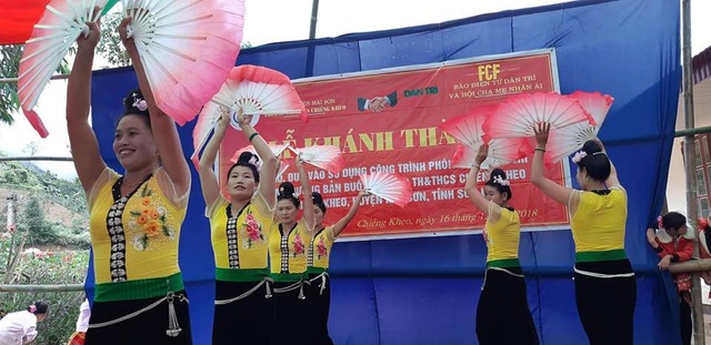 Khánh thành công trình phòng học Dân trí tại điểm trường bản Buốt, Sơn La - 9 Khánh thành công trình phòng học Dân trí tại điểm trường bản Buốt, Sơn La - 9