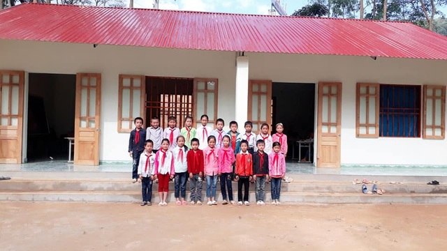 Khánh thành công trình phòng học Dân trí tại điểm trường bản Buốt, Sơn La - 11 Khánh thành công trình phòng học Dân trí tại điểm trường bản Buốt, Sơn La - 11