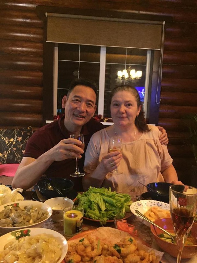 Bức thư của mẹ gửi thủ môn Đặng Văn Lâm “đốn tim” cộng đồng mạng - 1
Bố mẹ của thủ thành Đặng Văn Lâm (Ảnh: Facebook)