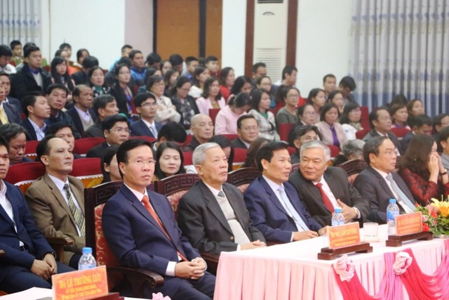 Trưởng ban Tuyên giáo TƯ dự lễ kỷ niệm 110 năm ngày sinh nhà cách mạng Nguyễn Chí Diểu - 1
Ông Võ Văn Thưởng, Ủy viên Bộ Chính trị, Bí thư TƯ Đảng, Trưởng Ban Tuyên giáo TƯ (bên trái đầu tiên hàng đầu) tham dự lễ kỷ niệm 110 năm ngày sinh nhà cách mạng Nguyễn Chí Diểu