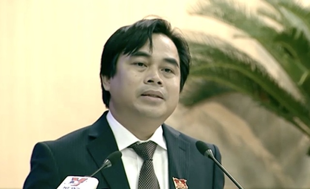 Mưa lớn gây ngập chưa từng thấy “nóng” nghị trường Đà Nẵng - 6 Ông Tô Văn Hùng - Giám đốc Sở TN&MT Đà Nẵng giải trình các giải pháp trước mắt và lâu dài khắc phục tình trạng mưa ngập ở thành phố