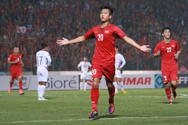 Phan Văn Đức áp đảo ở cuộc bầu chọn “Bàn thắng đẹp nhất AFF Cup 2018” - 1
Phan Văn Đức ăn mừng bàn thắng vào lưới Campuchia