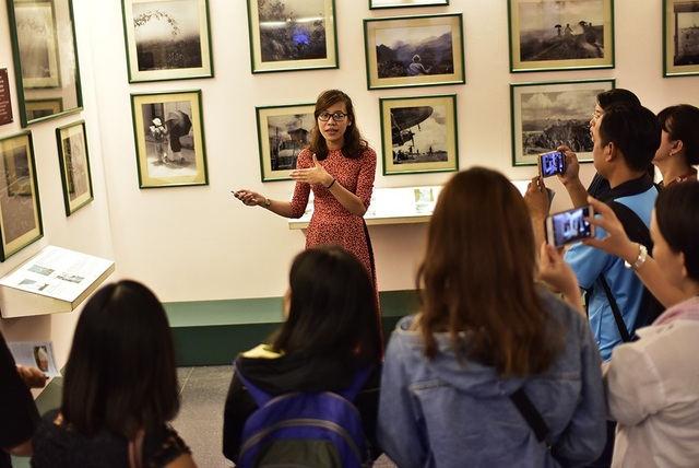 “Chiêu độc” kích cầu du lịch cuối năm của TPHCM - 2
Tour Hochiminh by night: bưu điện thành phố - nhà thờ Đức Bà – bảo tàng Chứng tích Chiến tranh - tàu nhà hàng Indochina Queen: 1/2 ngày (ăn tối).