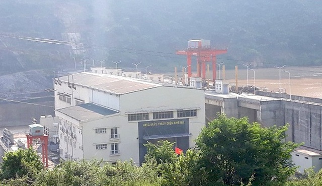 Hàng loạt bất cập tại các nhà máy thủy điện ở xứ Nghệ! - 3 Thủy điện Khe Bố bị người dân xã Tam Quang kiện đòi đền bù thiệt hại.