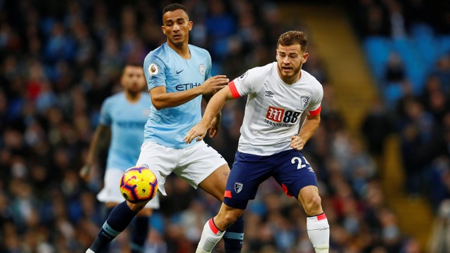 Man City 3-1 Bournemouth: Chênh lệch đẳng cấp - 4
Trong hiệp một cả hai đội mỗi đội có 1 lần dứt điểm trúng cầu môn đối phương