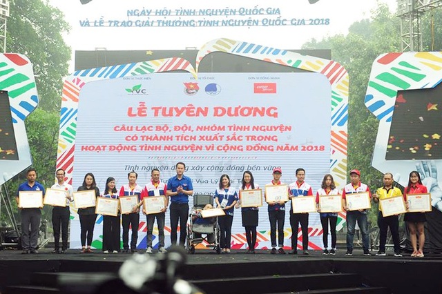 18 cá nhân, tập thể được vinh danh giải thưởng Tình nguyện quốc gia 2018 - 2
Trung ương Đoàn và chương trình Tình nguyện Liên Hợp quốc tại Việt Nam tôn vinh 10 cá nhân, 8 tập thể có cống hiến tích cực trong công tác tình nguyện vì cuộc sống cộng đồng.